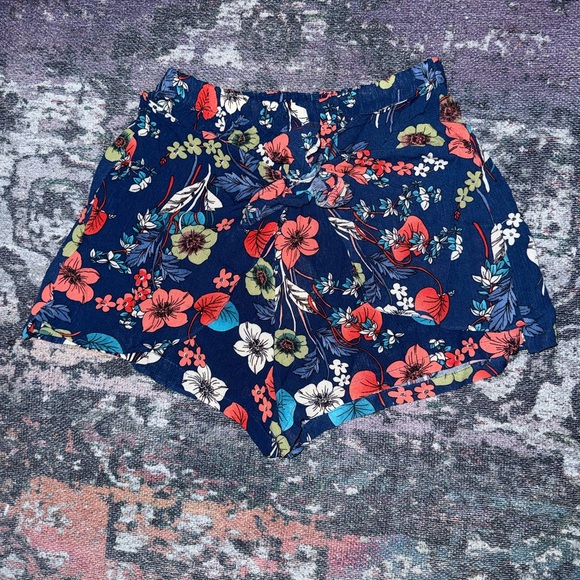 Hayden Los Angeles Pants - High-Waist Navy Floral Women’s Shorts - Size Small